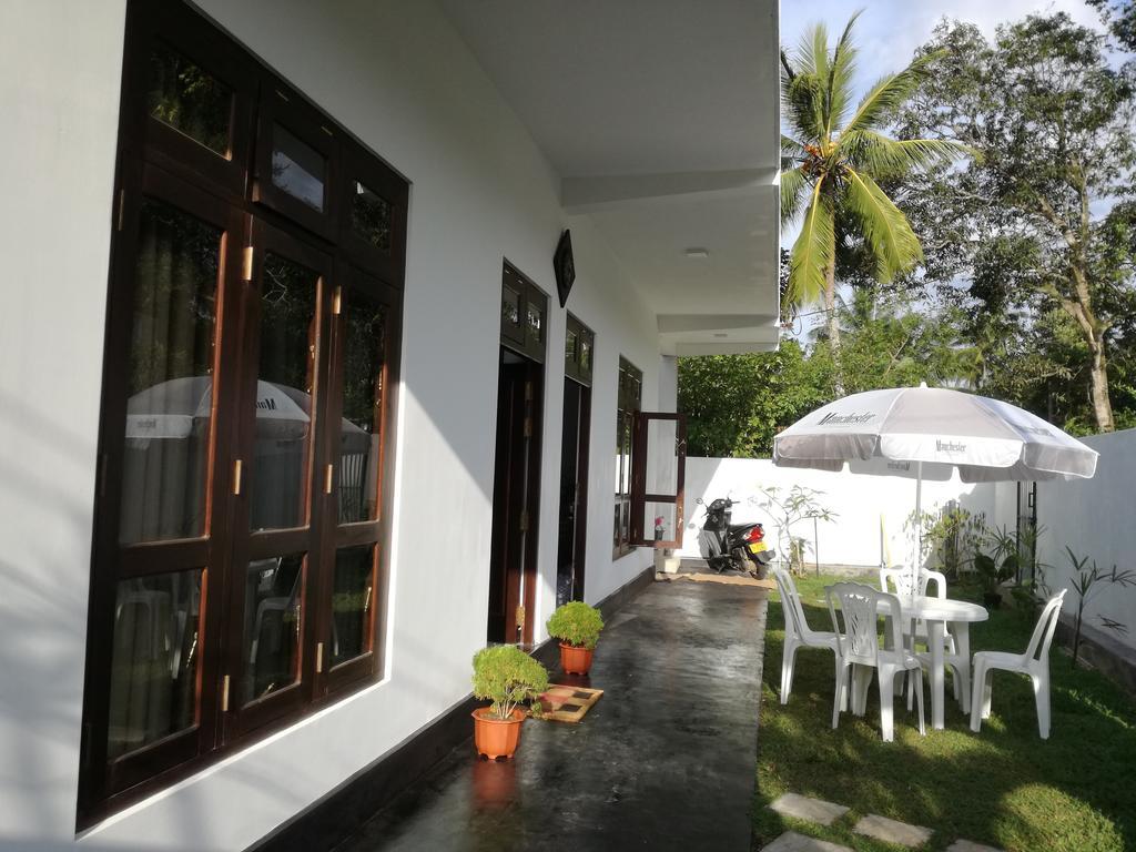 Apna Homestay Apartments Unawatuna Esterno foto