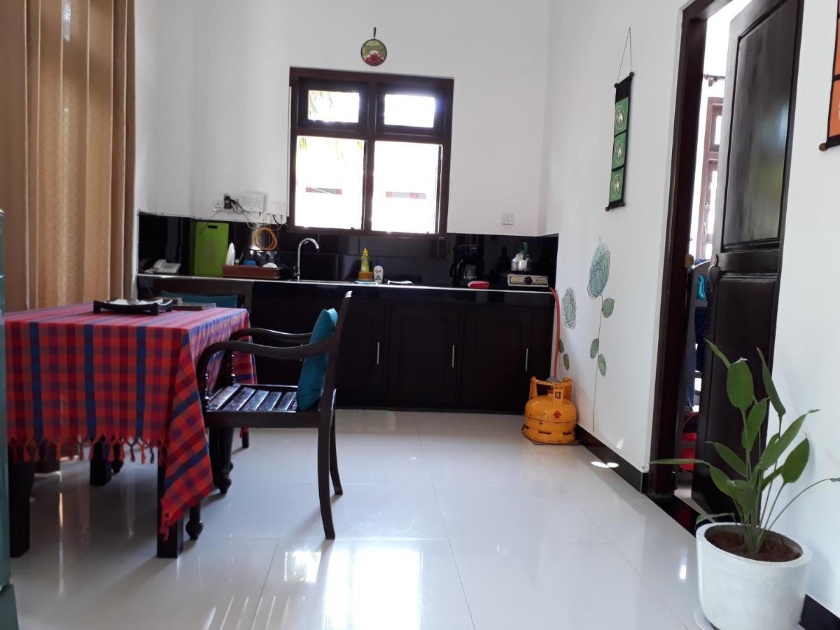 Apna Homestay Apartments Unawatuna Esterno foto